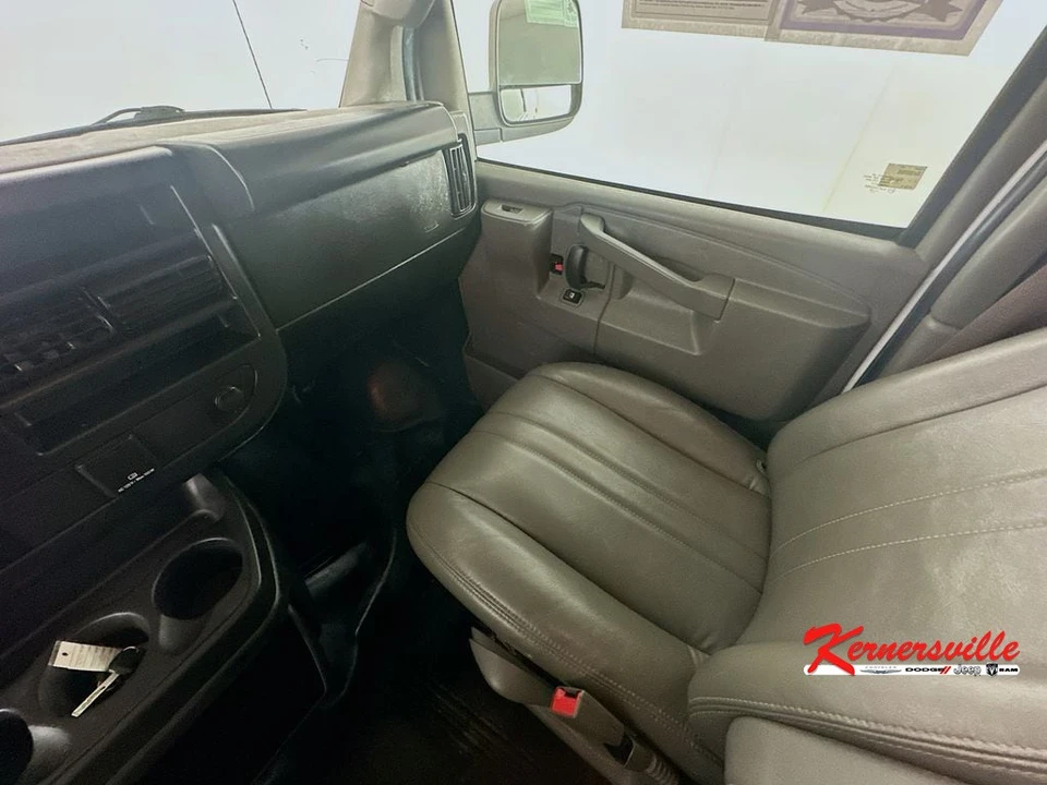 2022 Chevrolet Express - Image 11 of 21