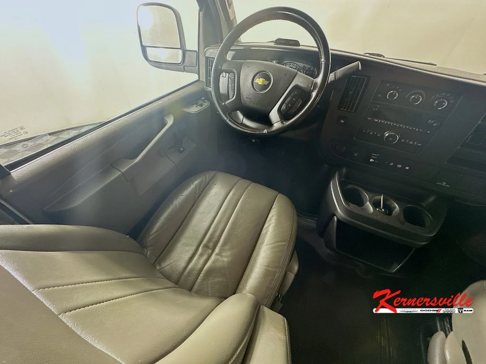 2022 Chevrolet Express - Image 9 of 12