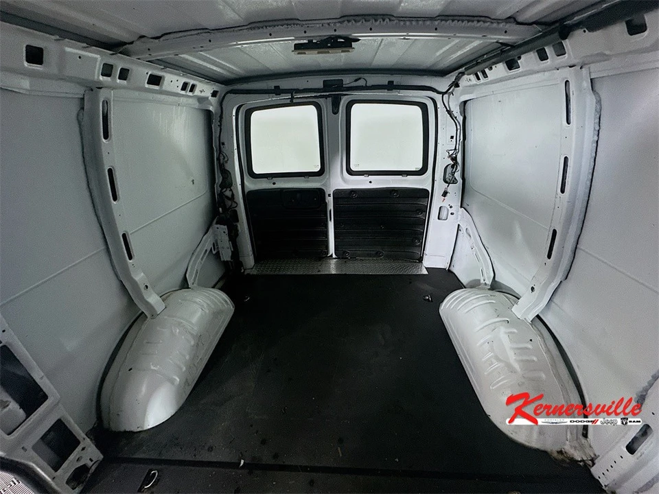 2022 Chevrolet Express - Image 14 of 21