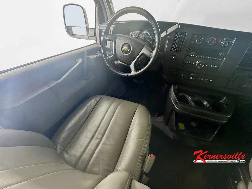 2022 Chevrolet Express - Image 9 of 21