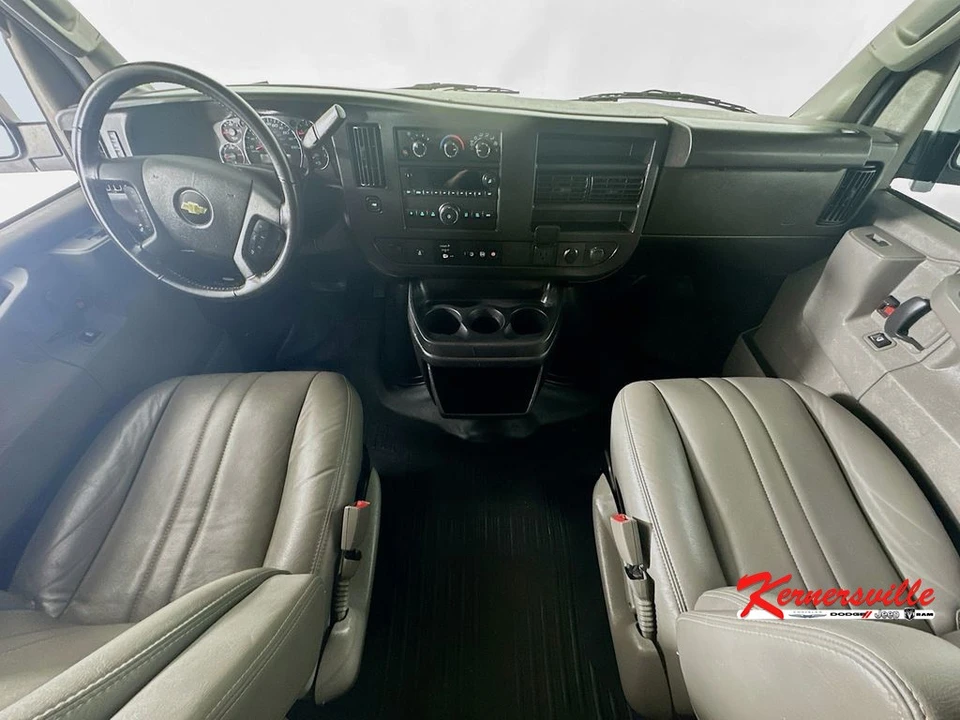 2022 Chevrolet Express - Image 10 of 21