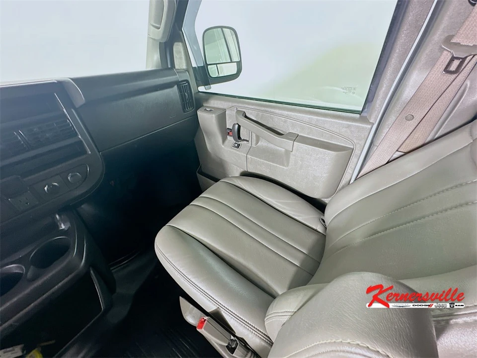 2022 Chevrolet Express - Image 11 of 21
