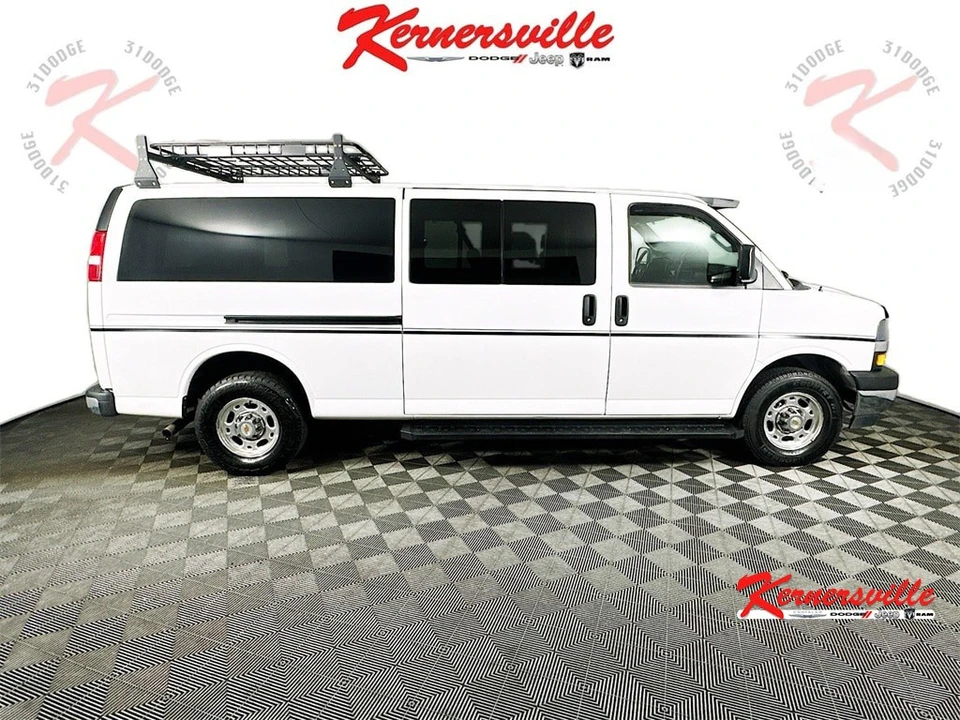 2022 Chevrolet Express - Image 8 of 21