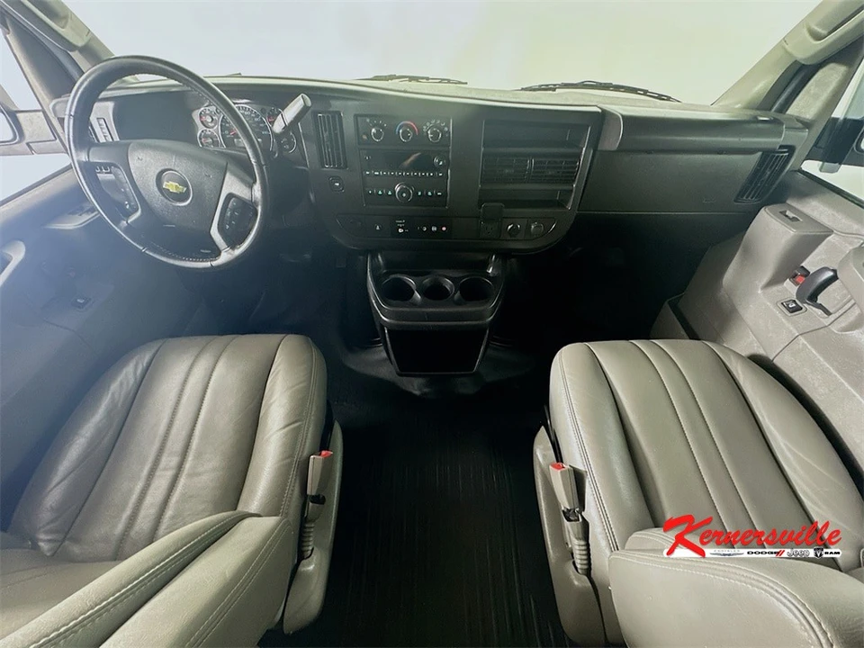 2022 Chevrolet Express - Image 10 of 21
