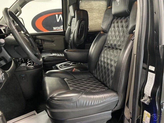 2022 Chevrolet Express - Image 21 of 21