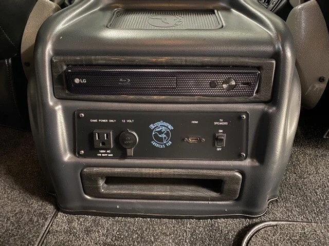 2022 Chevrolet Express - Image 15 of 21