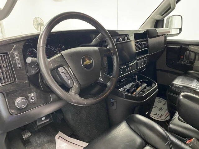 2022 Chevrolet Express - Image 20 of 21