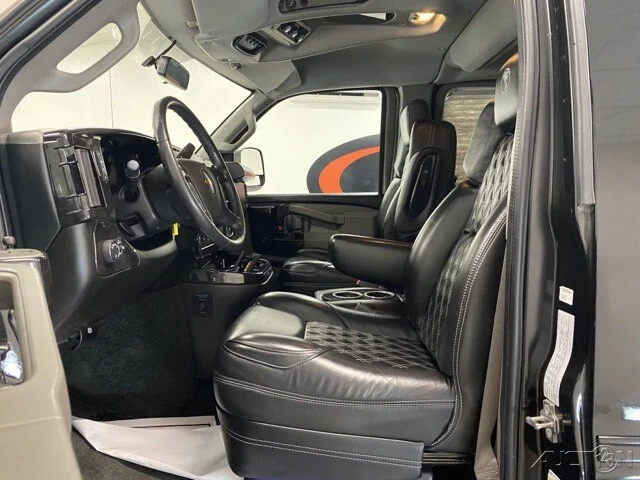 2022 Chevrolet Express - Image 19 of 21