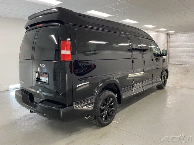 2022 Chevrolet Express - Image 6 of 12