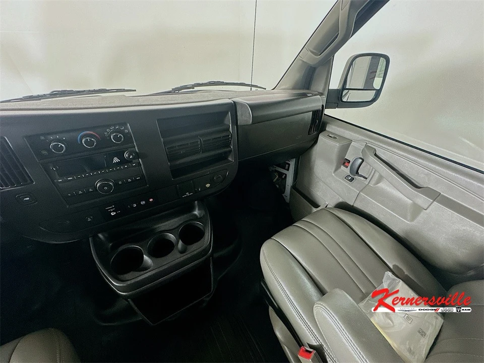 2022 Chevrolet Express - Image 11 of 21