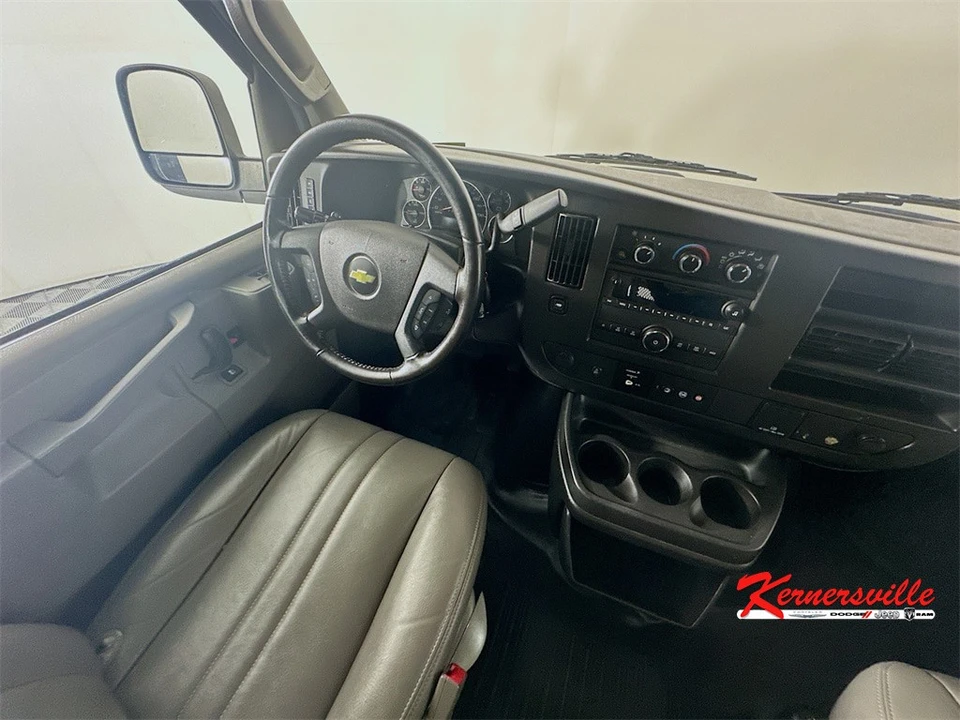 2022 Chevrolet Express - Image 9 of 21