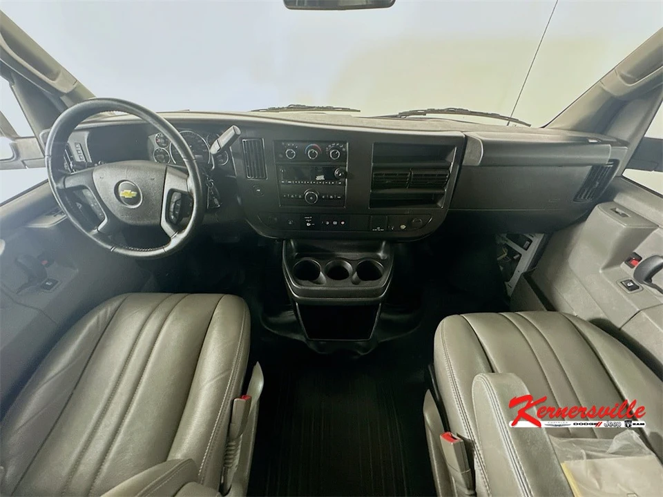 2022 Chevrolet Express - Image 10 of 21