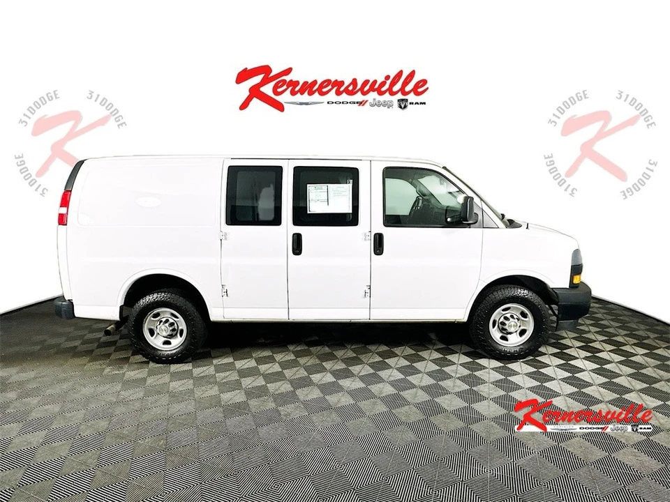 2022 Chevrolet Express - Image 8 of 21