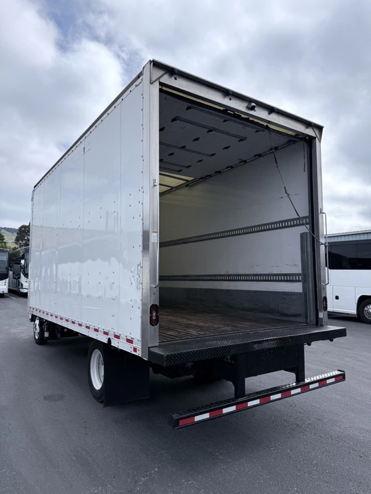 2022 Chevrolet - Image 4 of 16