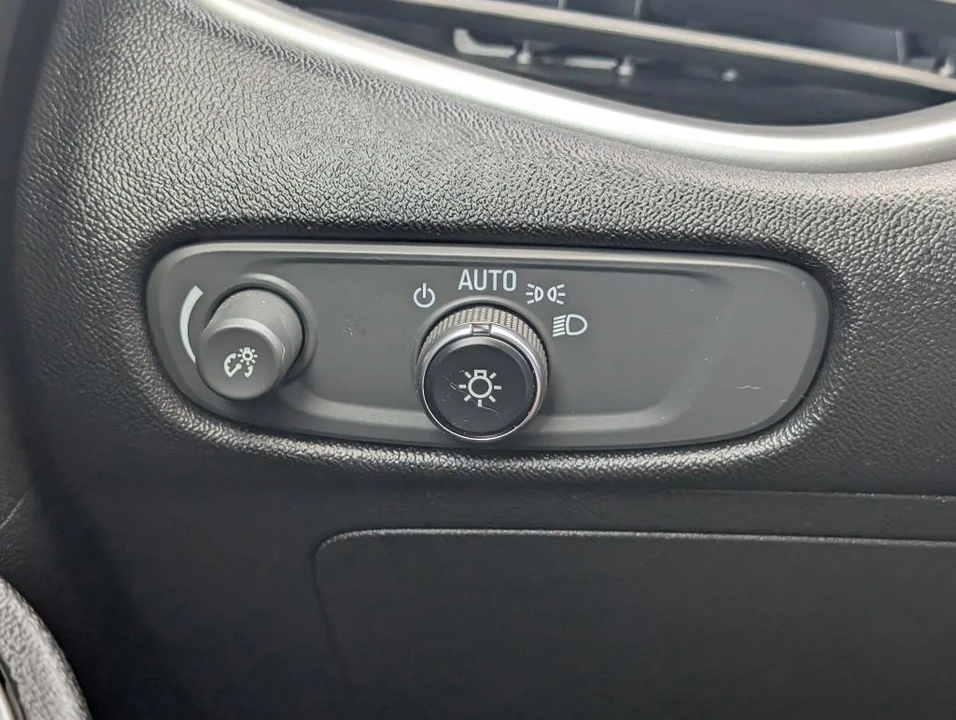 2022 Chevrolet Malibu - Image 11 of 21
