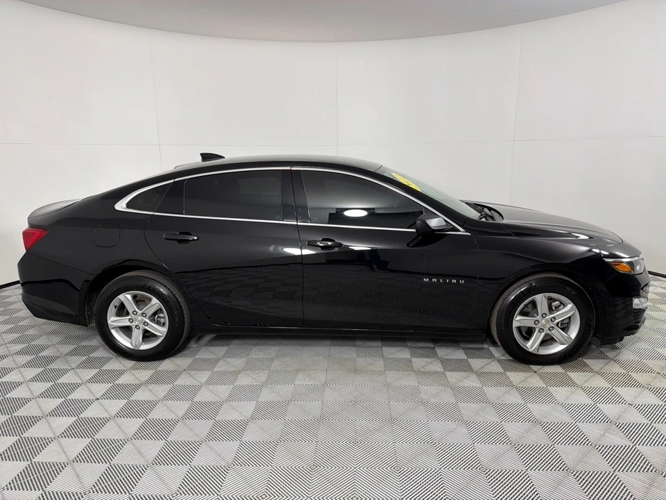 2022 Chevrolet Malibu - Image 4 of 12