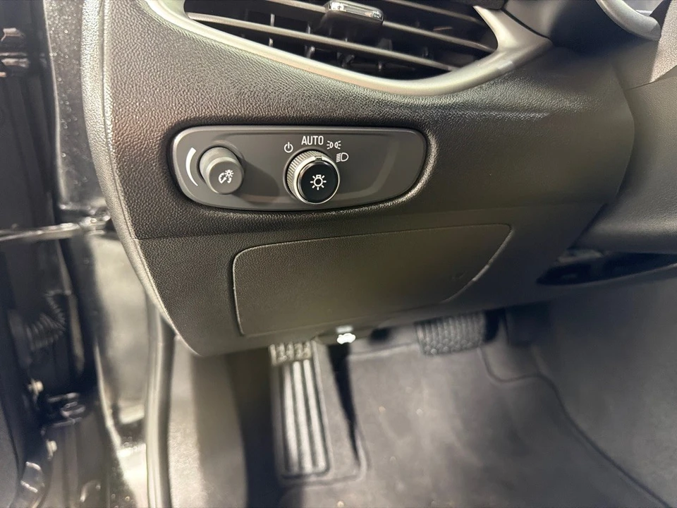 2022 Chevrolet Malibu - Image 14 of 21