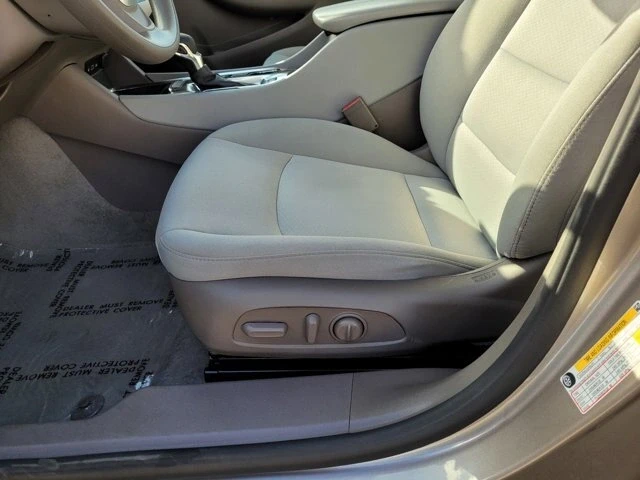 2022 Chevrolet Malibu - Image 11 of 12