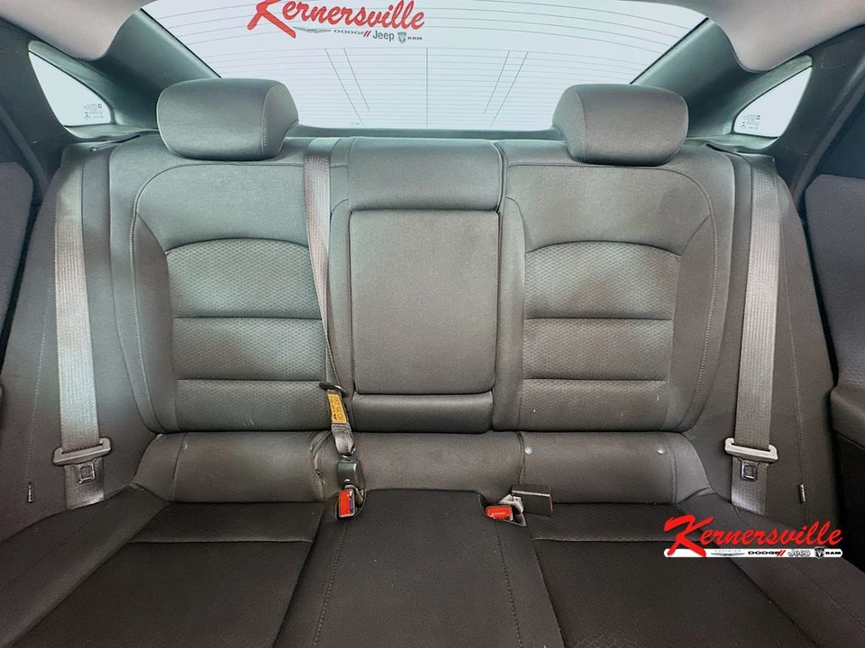 2022 Chevrolet Malibu - Image 13 of 24
