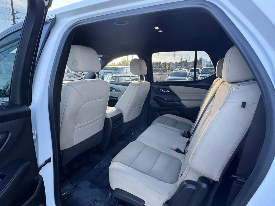 2022 Chevrolet Traverse - Image 11 of 16