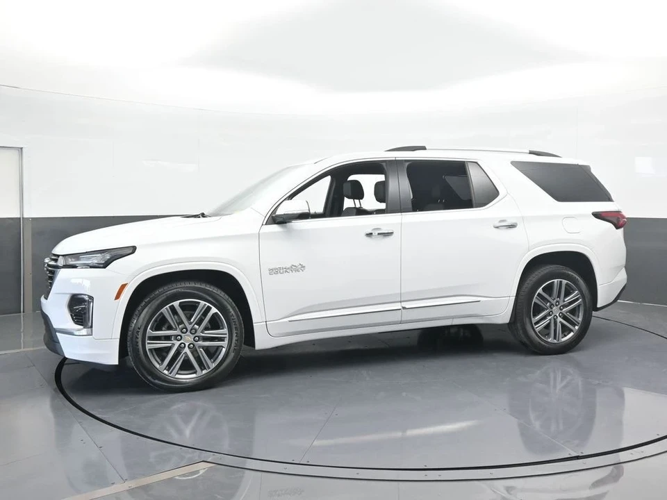 2022 Chevrolet Traverse - Image 2 of 12