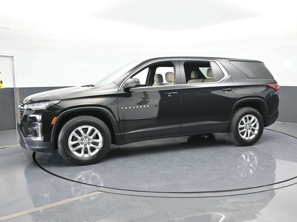 2022 Chevrolet Traverse - Image 2 of 12