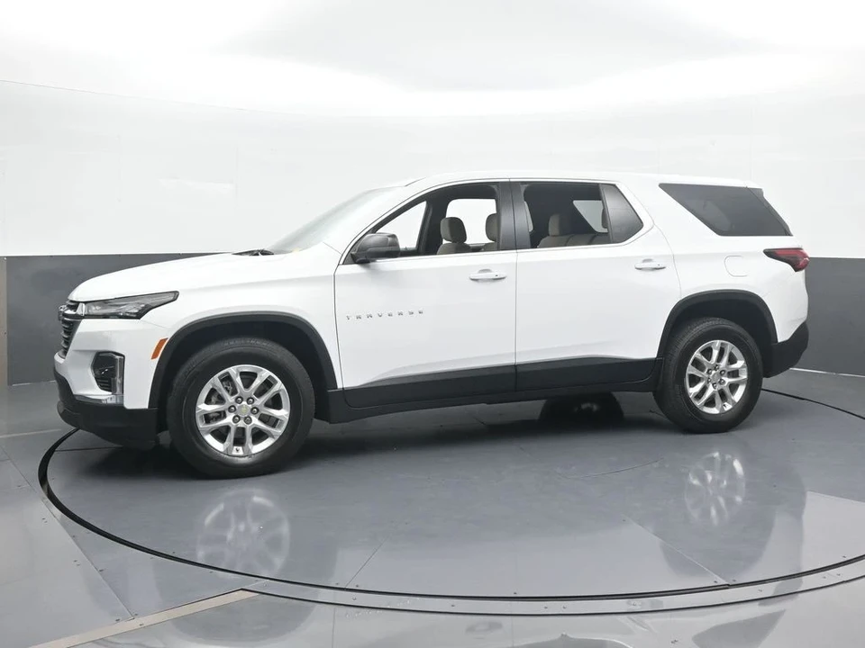 2022 Chevrolet Traverse - Image 2 of 12