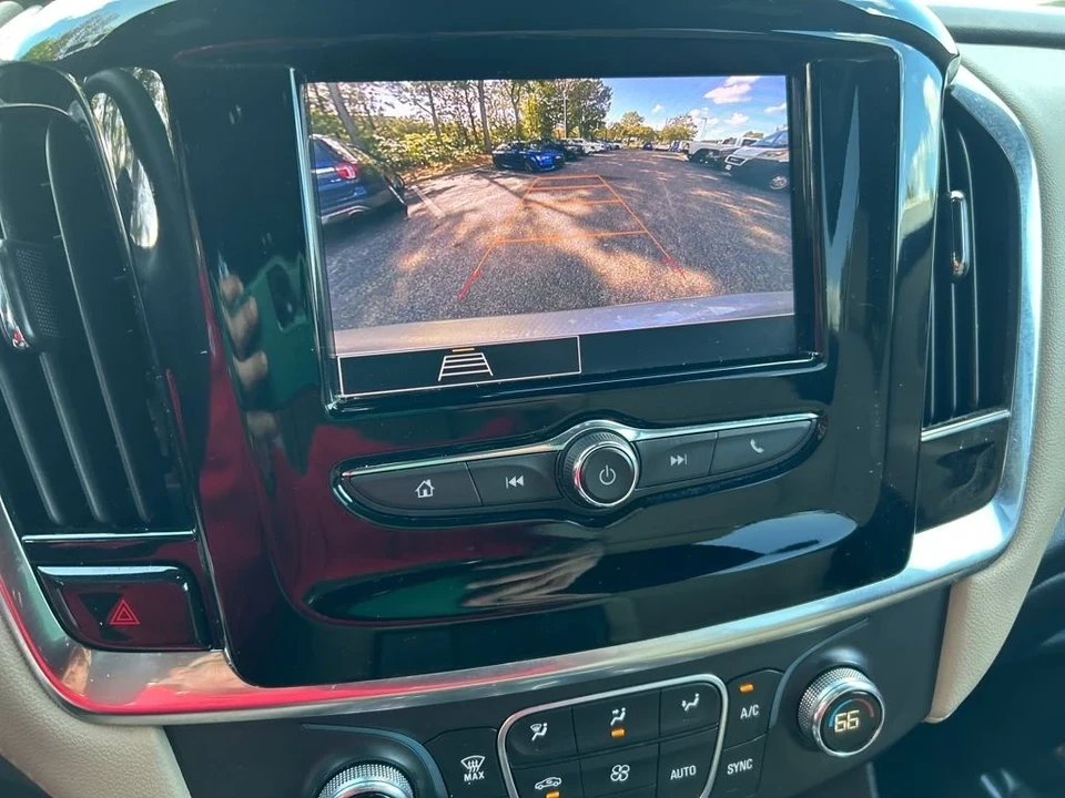 2022 Chevrolet Traverse - Image 2 of 12