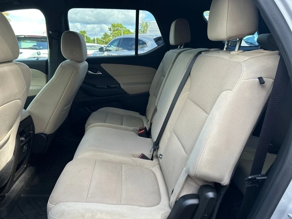 2022 Chevrolet Traverse - Image 11 of 12
