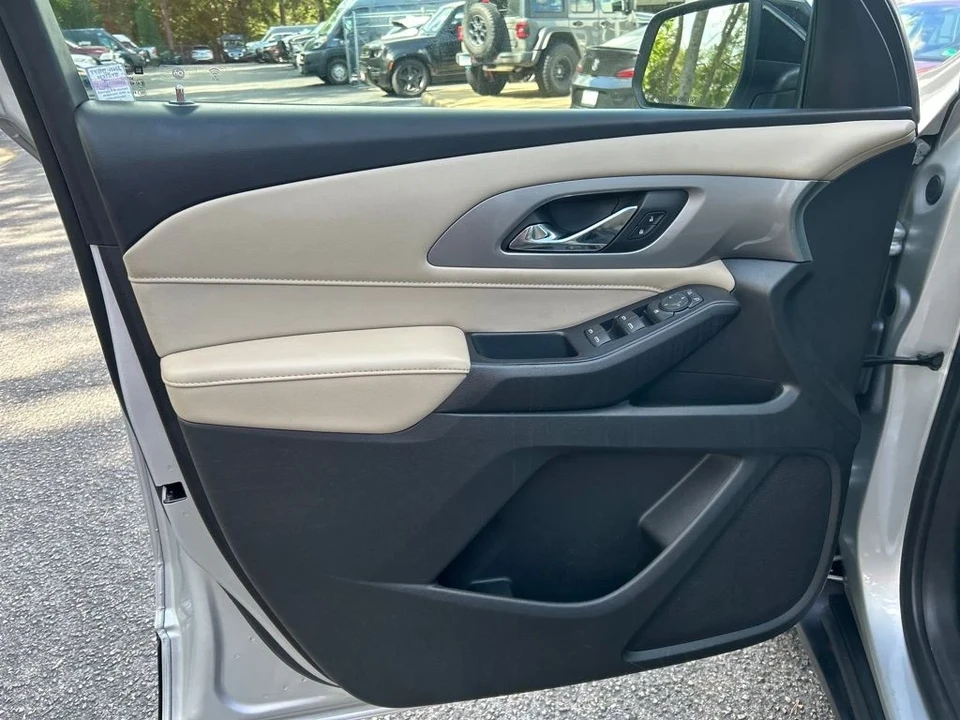 2022 Chevrolet Traverse - Image 4 of 12