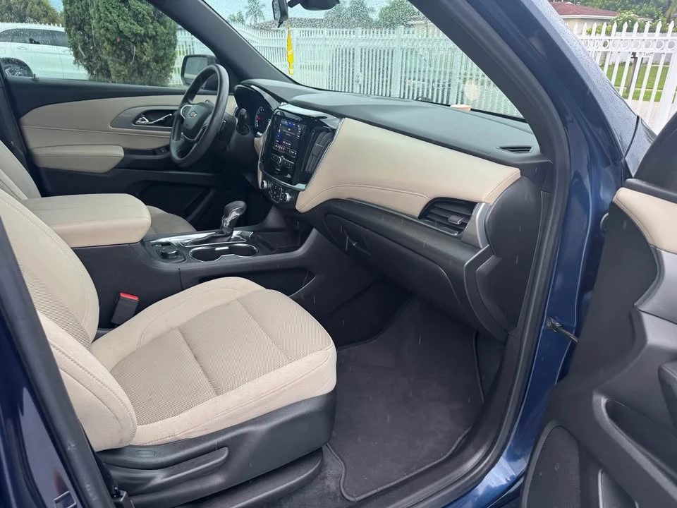 2022 Chevrolet Traverse - Image 5 of 10