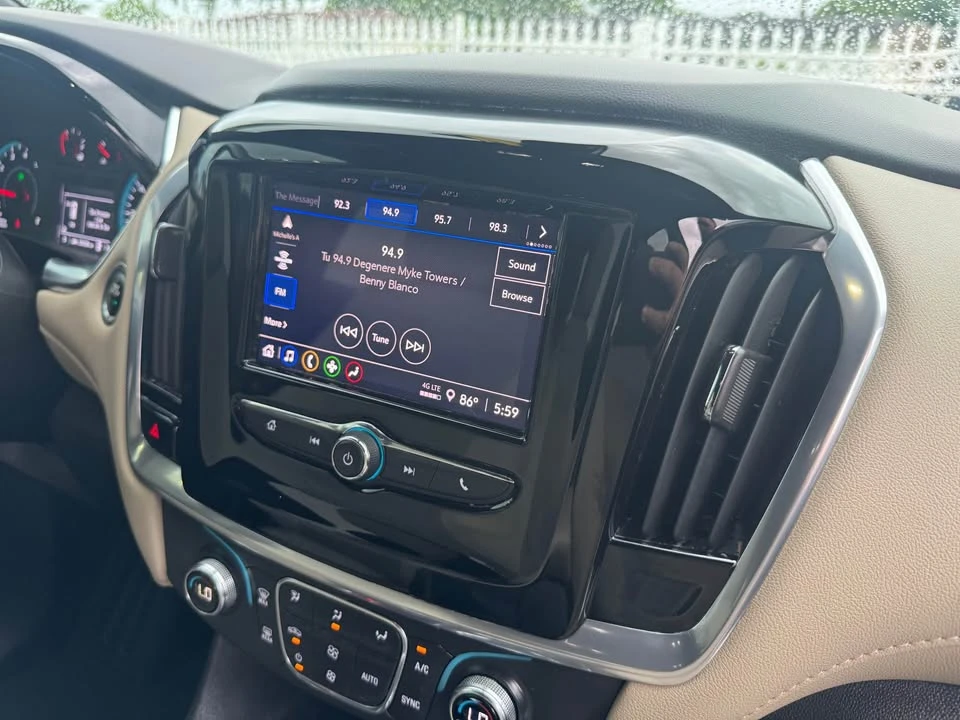 2022 Chevrolet Traverse - Image 6 of 10