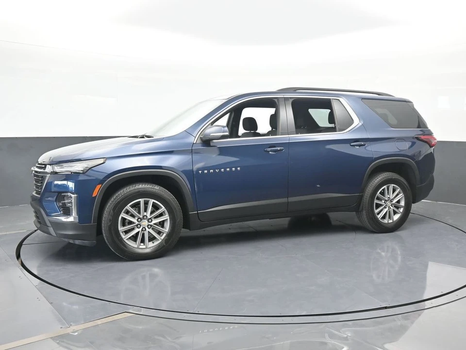 2022 Chevrolet Traverse - Image 2 of 12