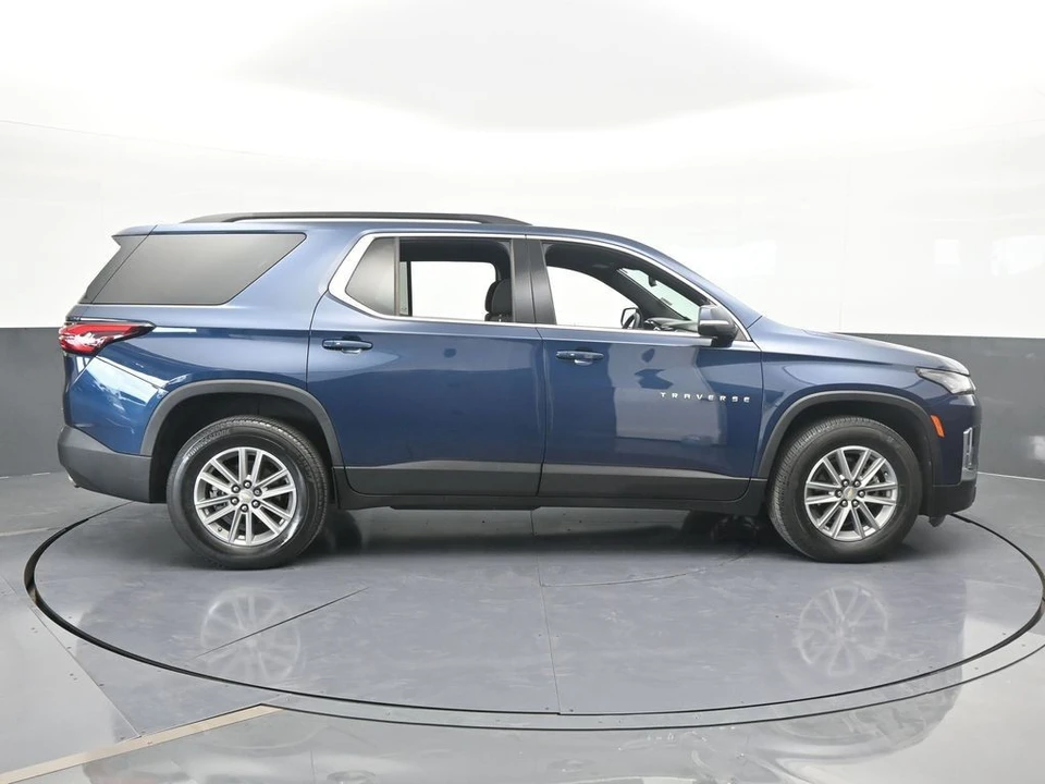 2022 Chevrolet Traverse - Image 7 of 12