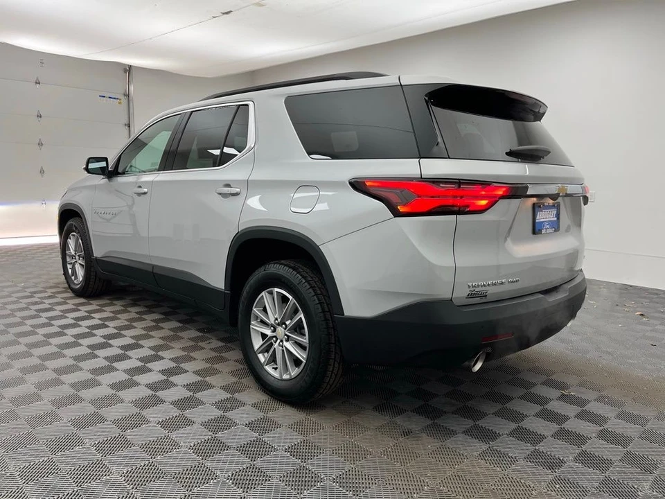 2022 Chevrolet Traverse - Image 11 of 12