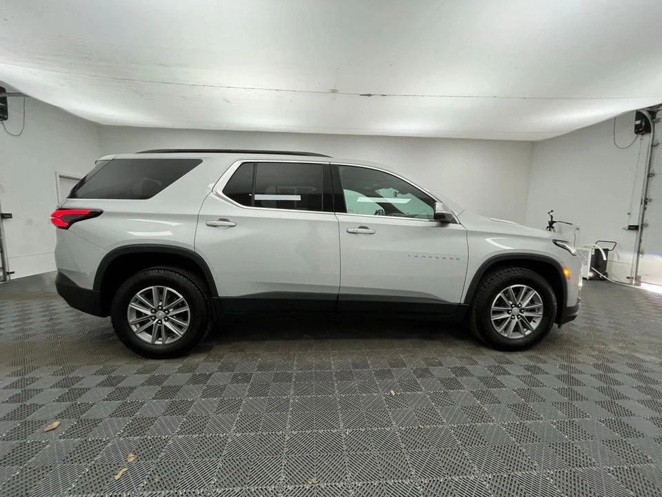 2022 Chevrolet Traverse - Image 6 of 12