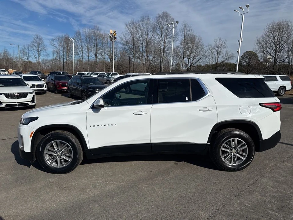 2022 Chevrolet Traverse - Image 2 of 12