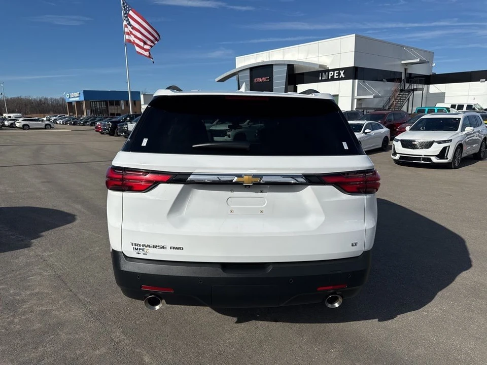 2022 Chevrolet Traverse - Image 4 of 12