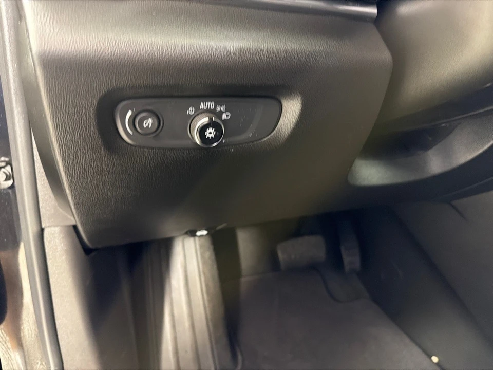 2022 Chevrolet Traverse - Image 14 of 21