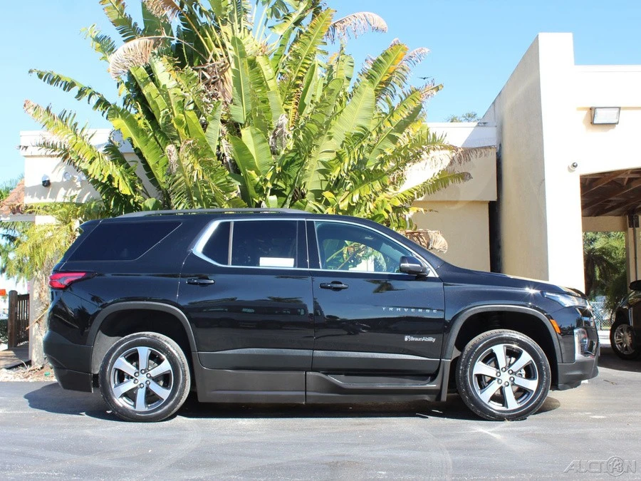 2022 Chevrolet Traverse - Image 4 of 12