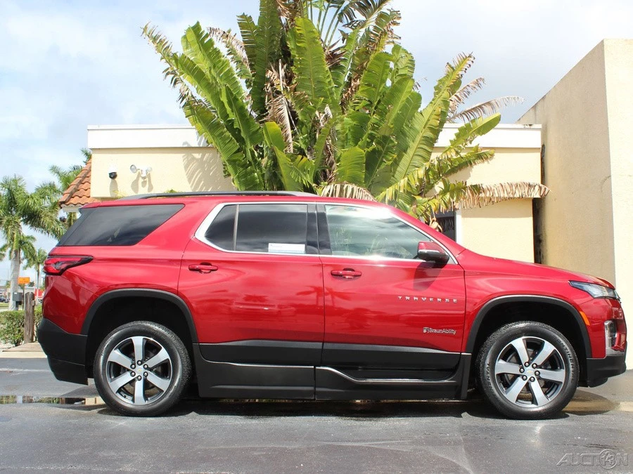 2022 Chevrolet Traverse - Image 4 of 12