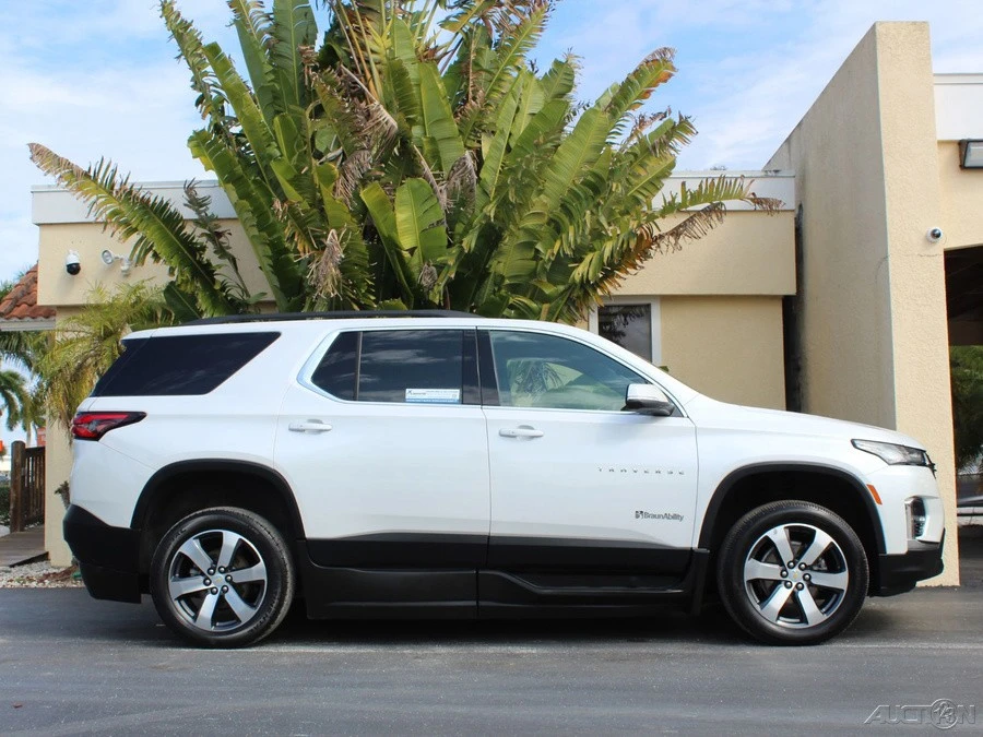 2022 Chevrolet Traverse - Image 4 of 12