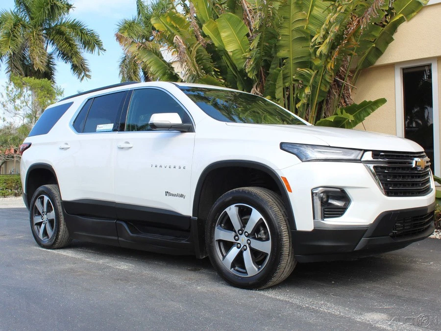 2022 Chevrolet Traverse - Image 3 of 12