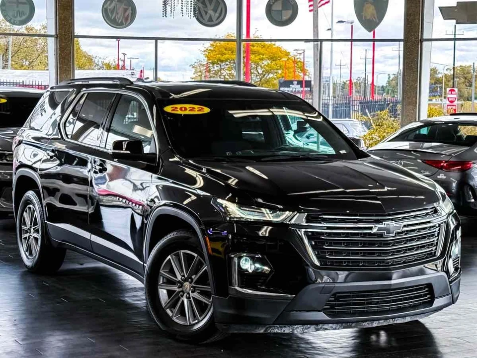 2022 Chevrolet Traverse - Image 2 of 12