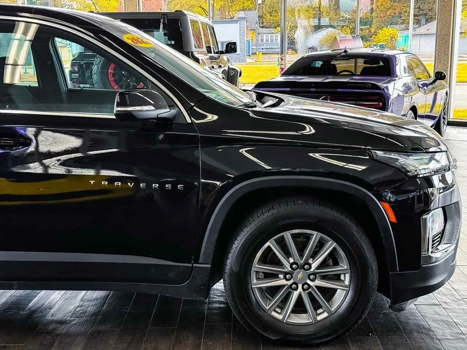 2022 Chevrolet Traverse - Image 16 of 21