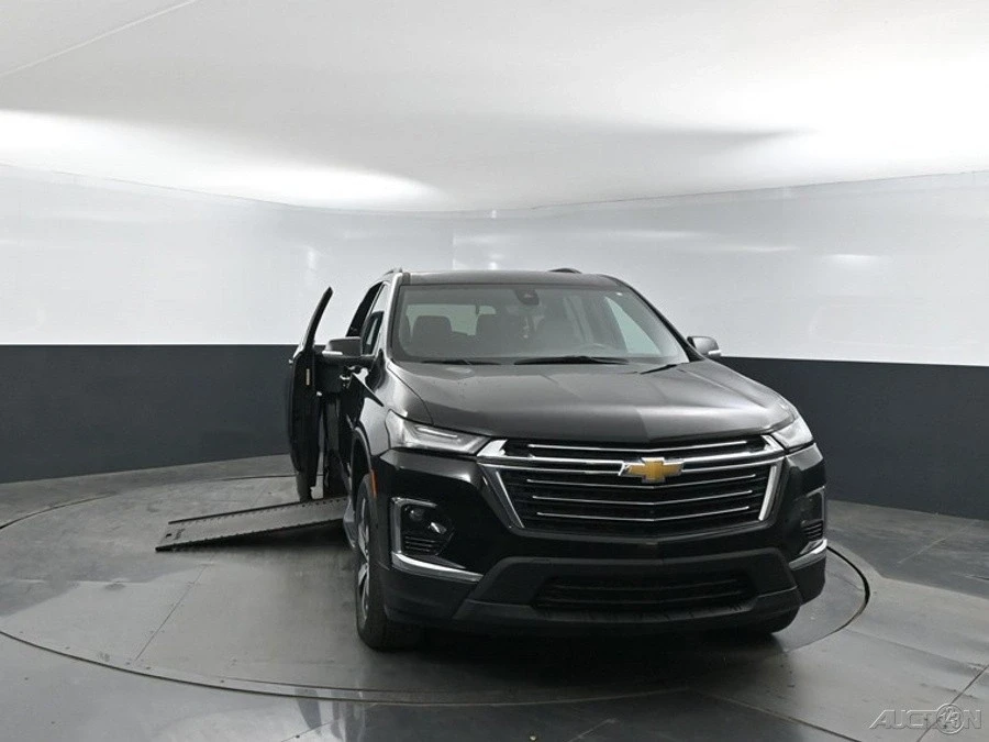 2022 Chevrolet Traverse - Image 2 of 11