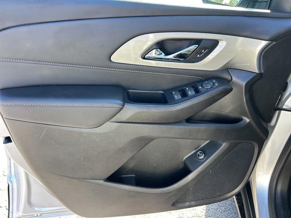 2022 Chevrolet Traverse - Image 11 of 12