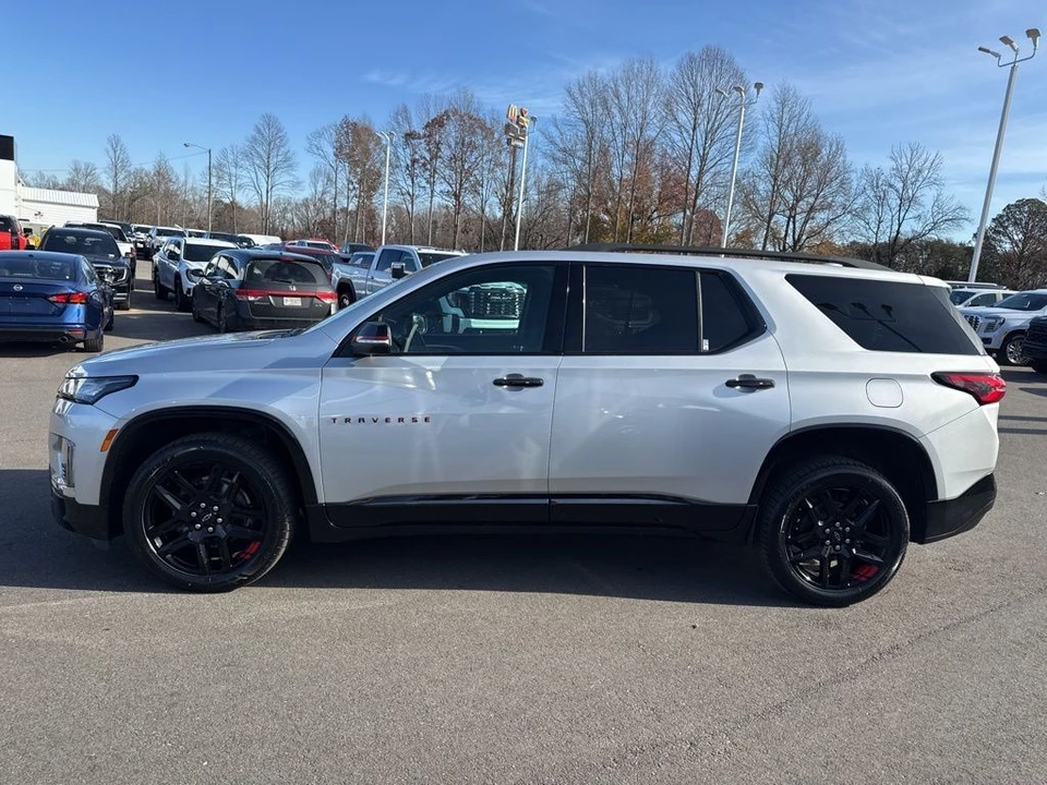 2022 Chevrolet Traverse - Image 2 of 12