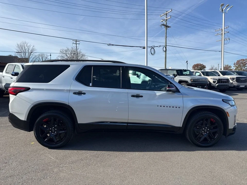 2022 Chevrolet Traverse - Image 6 of 12