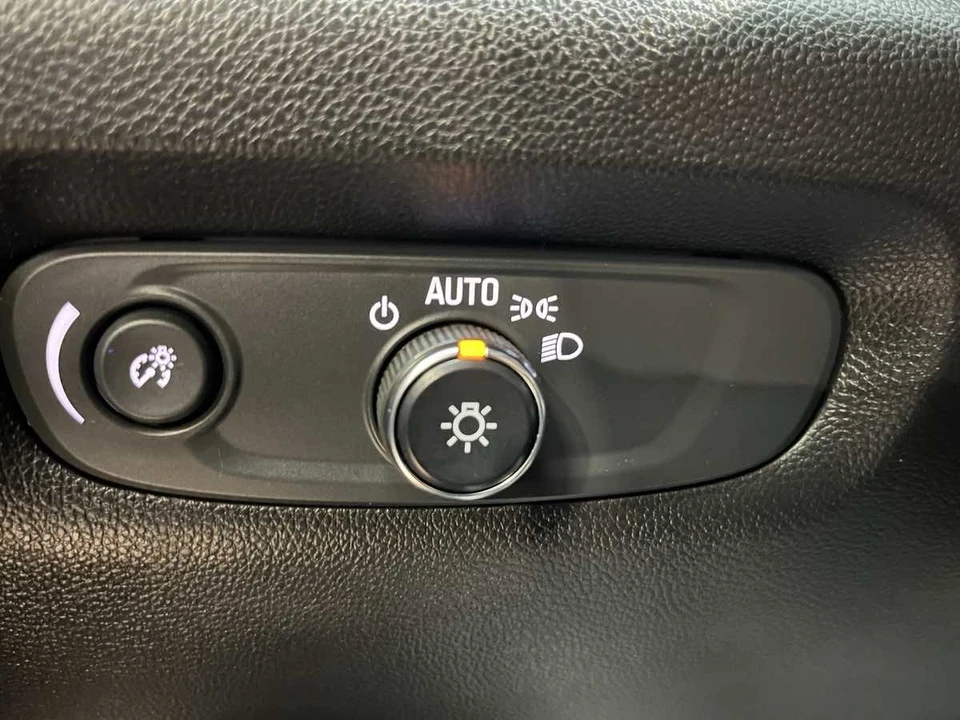 2022 Chevrolet Traverse - Image 16 of 21